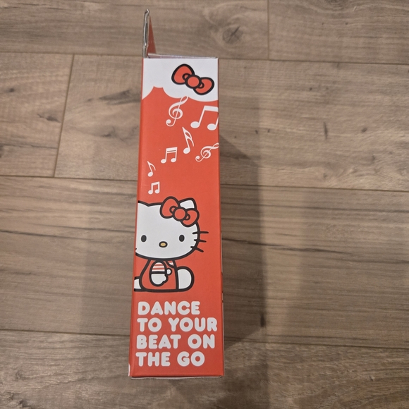 NIB Hello Kitty Portable Bluetooth Speaker & FM Radio - Red/White - Picture 5 of 7